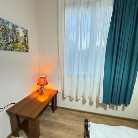 Odo'S Guest House Мартвили Екстериор снимка