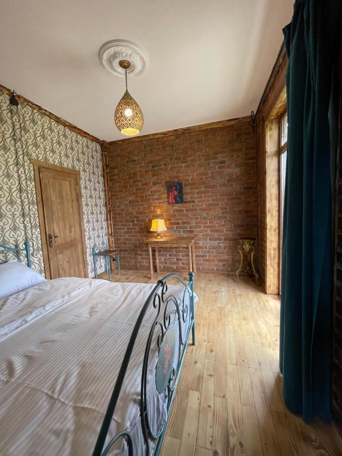 Odo'S Guest House Мартвили Екстериор снимка