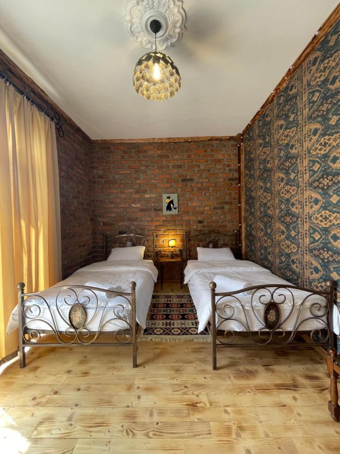 Odo'S Guest House Мартвили Екстериор снимка