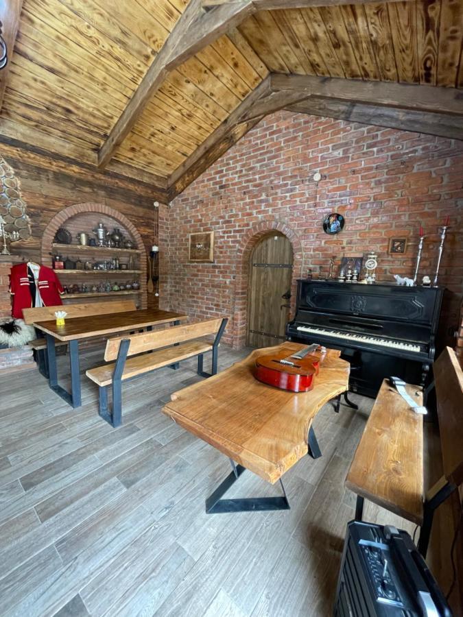 Odo'S Guest House Мартвили Екстериор снимка