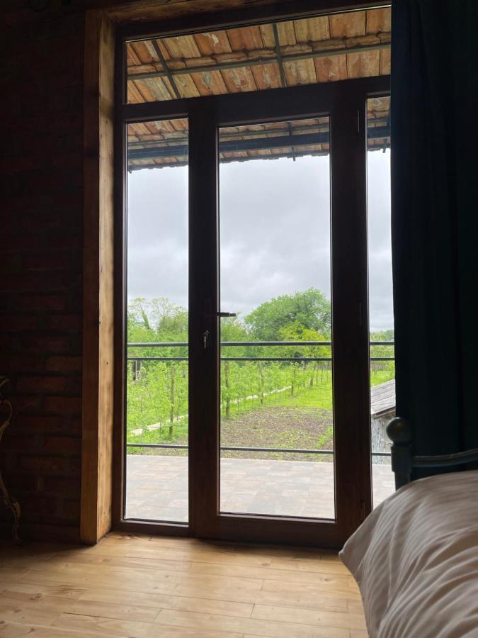 Odo'S Guest House Мартвили Екстериор снимка