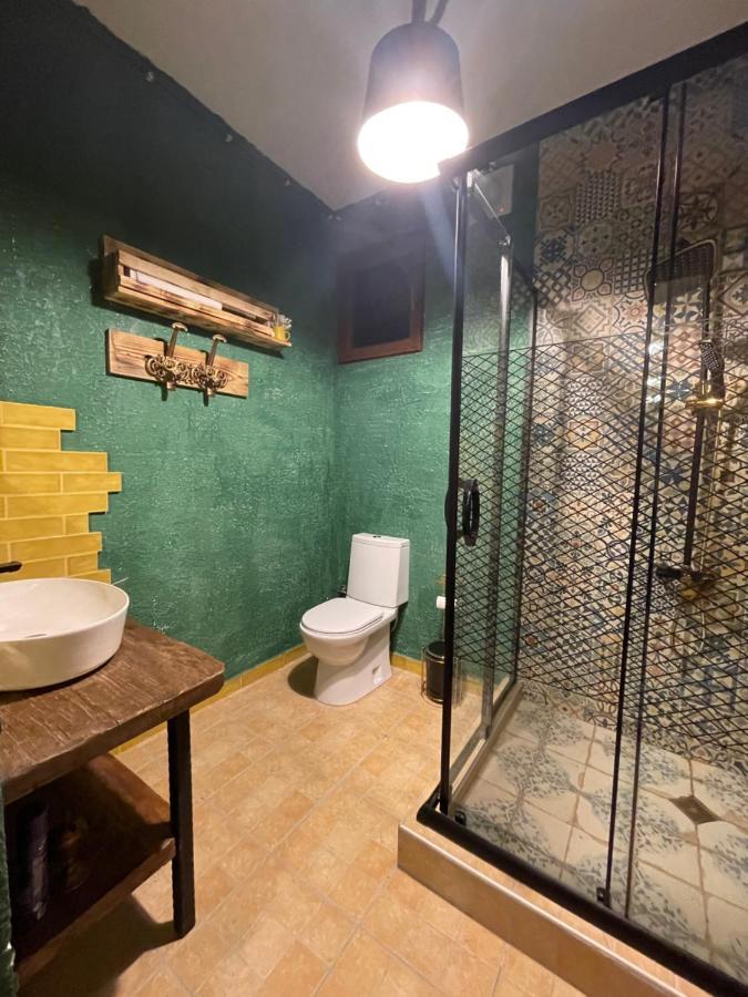 Odo'S Guest House Мартвили Екстериор снимка