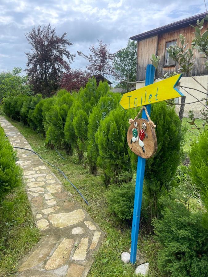Odo'S Guest House Мартвили Екстериор снимка