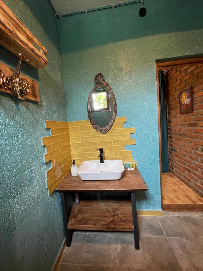 Odo'S Guest House Мартвили Екстериор снимка