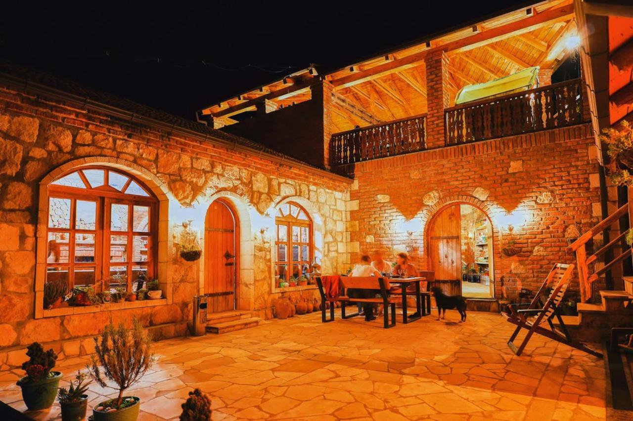 Odo'S Guest House Мартвили Екстериор снимка