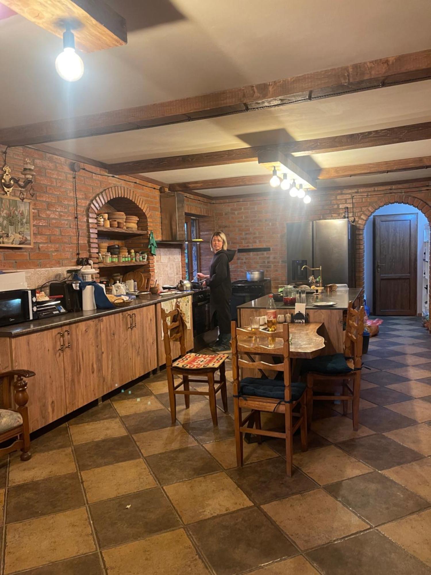 Odo'S Guest House Мартвили Екстериор снимка